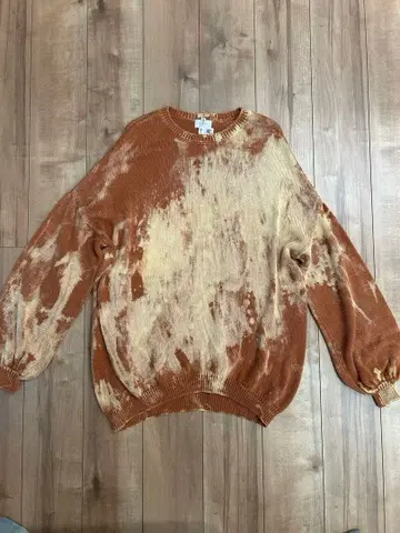 JUEMI 오렌지 타이다이 패턴 니트