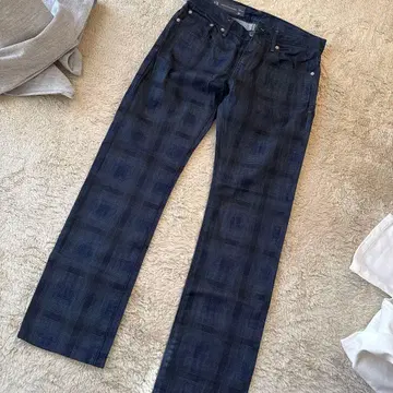 Armani Exchange 체크 무늬 데님 29