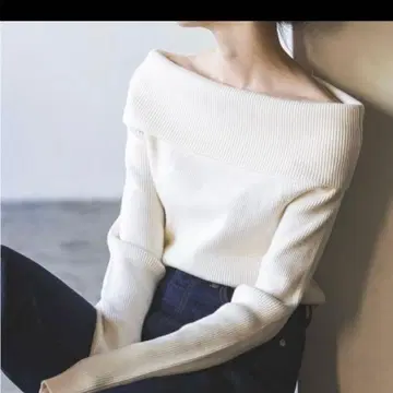 노블 오프숄더 니트