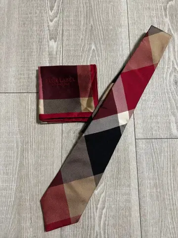 BLACK LABEL CRESTBRIDGE 넥타이 + 포켓 치프