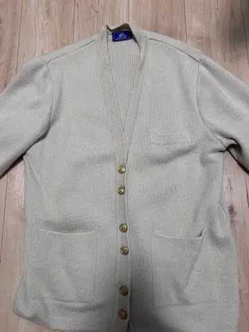 SAINT JAMES 프랑스제 울 가디건 골드 버튼 베이지