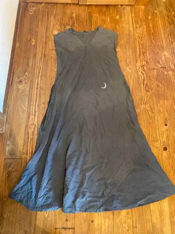 little angel 슬리브리스 블랙 롱 원피스