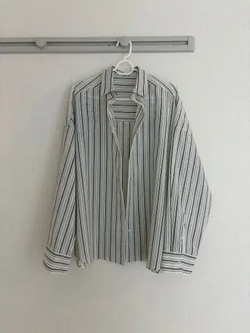 Mila Owen 오버 시어 스트라이프 긴팔 셔츠