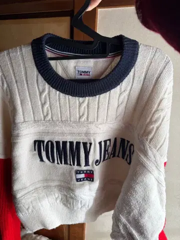TOMMY JEANS 케이블 짜임 크롭 스웨터 M