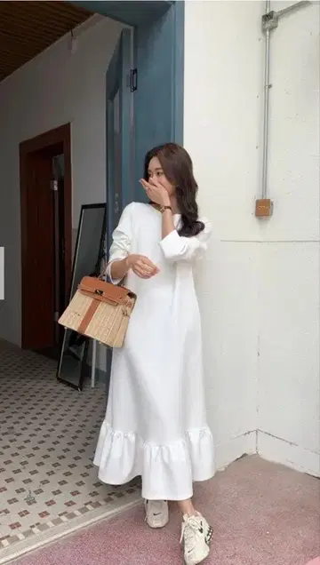 생일 바쉬 화이트 페플럼 프릴 드레스