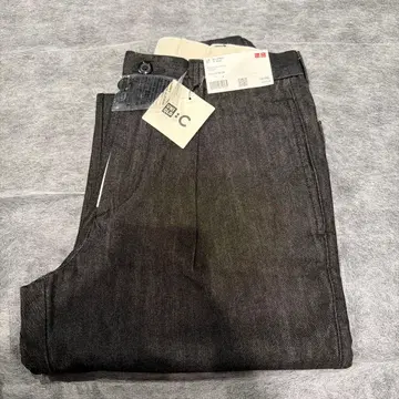 유니클로C 턱 스트레이트 팬츠 데님+ 09 블랙