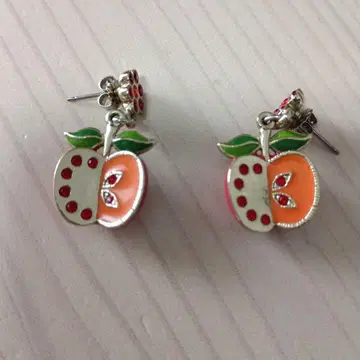 ANNA SUI 사과 귀걸이