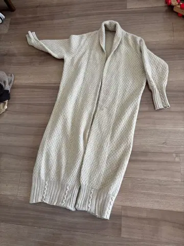 크림색 울 니트 롱 가디건 원피스