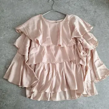 새상품 The Most 총 프릴 쉬폰 티셔츠