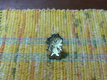 미야쿠미야쿠 핀 배지