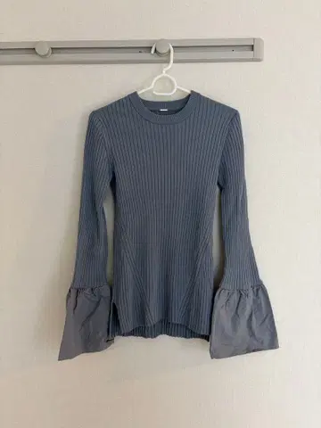 Mila Owen 부직포 슬리브 리브 니트 / 블루 니트