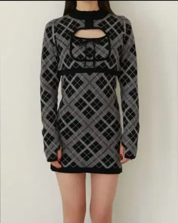 BUBBLES 오픈넥 체크 니트 원피스