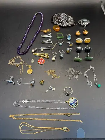 다양한 디자인의 액세서리 세트