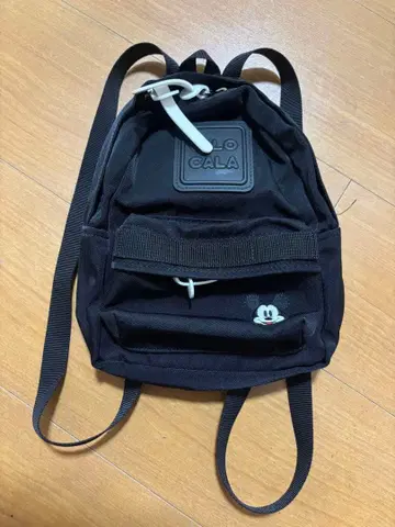 미키 자수 블랙 백팩