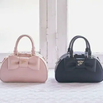 리본 포함 블랙 가죽 백