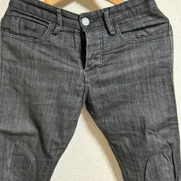 EMPORIOARMANI 다크 그레이 슬림 핏 얇은 데님