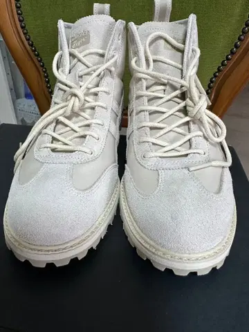 아이보리 하이컷 스니커즈