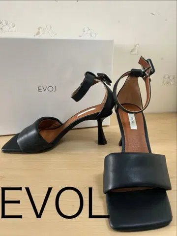 EVOL 블랙 샌들 IU9981 23.0