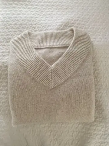 [ 택 포함 새상품 ] NOBLE YAK 와이드 V넥 니트 화이트