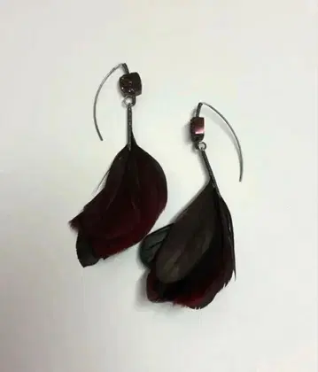 Simon Alcantara 페더 귀걸이