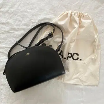 A.P.C 하프문 백 (복조리 포함)