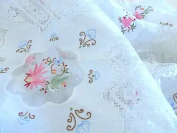 얇은 린넨 천에 자수 아플리케 테이블 센터 수공예품 157 x 116