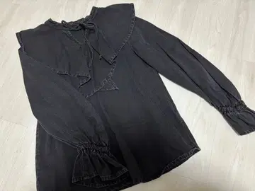 미라 오웬 데님 블라우스