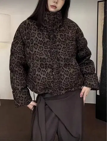 레오파드 무늬 숏 다운 자켓
