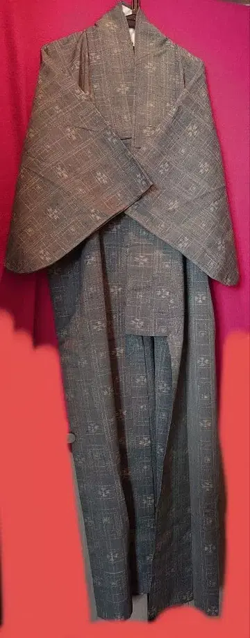 그레이 계열 체크 무늬 기모노