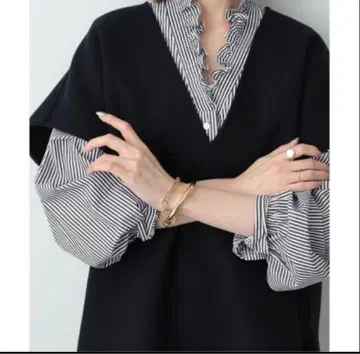 IENA V넥 스탠드 프릴 블라우스 블랙 A