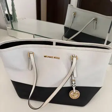 MICHAEL KORS 화이트 블랙 토트백