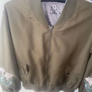 자수 장식 바시티 자켓 스카잔