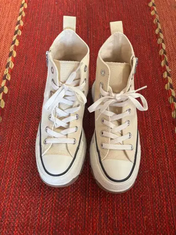 Converse 베이지 하이컷 스니커즈