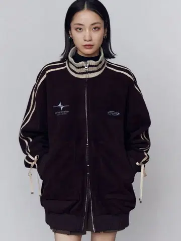 EMODA 라인 오버 플리스 블루종 브라운