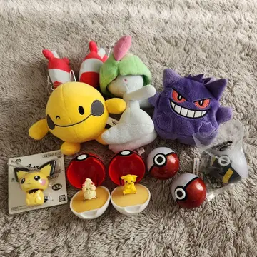 포켓몬 봉제 인형과 피규어 세트