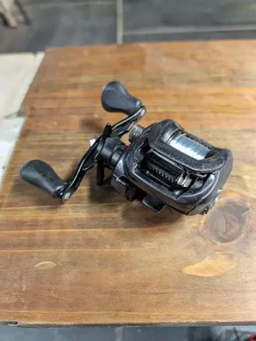 DAIWA 타투라 베이트 낚시릴 블랙 금속 스풀