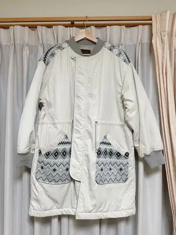 CUBE SUGAR 소프트 트윌 니트 조합 밀리터리 코트 에크루