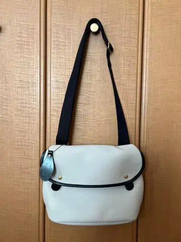 Brady AVON 숄더백