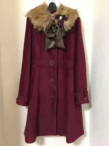 [ 새상품급 ] 엑시즈팜 axes femme 퍼 브로치 포함 코트