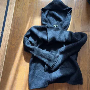 ENPORIO ARMANI 블랙 후드 부착 후드티 울