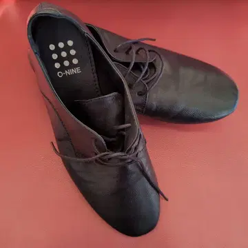 O-NINE 네이비 가죽 신발