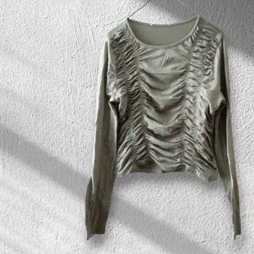 1점 한정 올리브 그린 프릴 긴팔 티셔츠