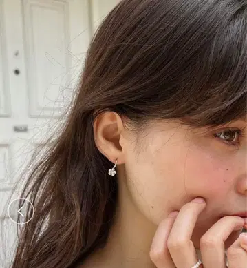 Flower Motif Glitter Pierce ALLISONBROWN