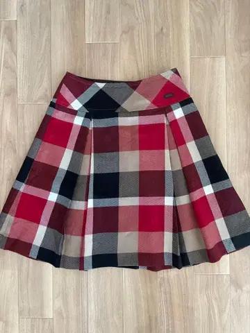 새상품급 BLUE LABEL CRESTBRIDGE 턱 스커트 체크