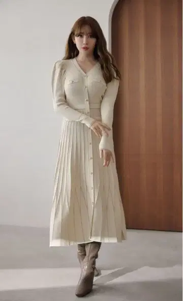 Herlipto 스위트 룸 니트 롱 드레스 에크루