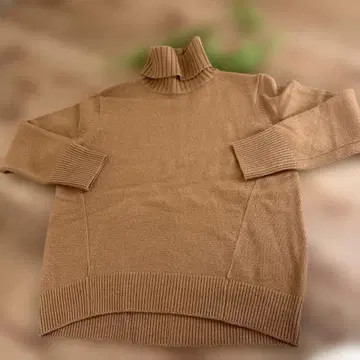 컨디션 최상 unaited arrows 카멜 하이넥 스웨터