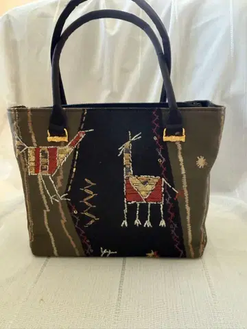 동물 자수 토트백. 멋진 백입니다.