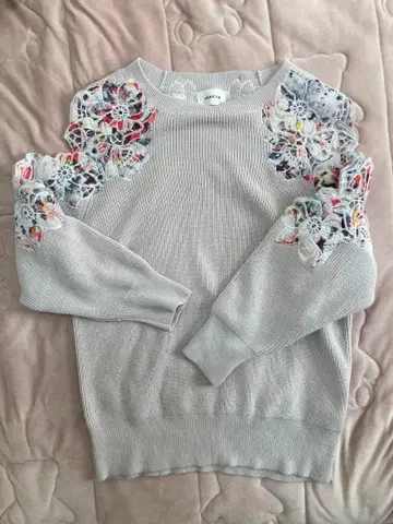 FRAY I.D 자수 그레이 긴팔 니트 스웨터 퍼플 핑크