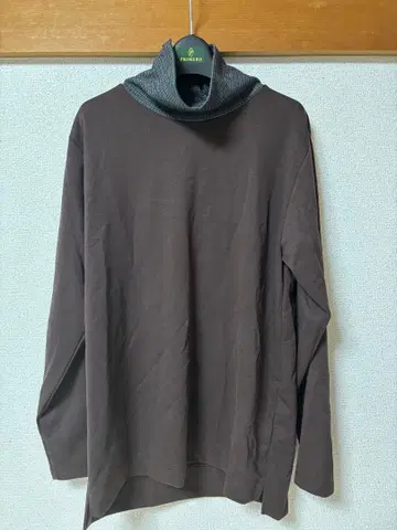 Lui's 브라운 체크 무늬 터틀넥