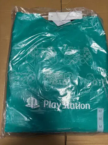 GU 플레이스테이션 콜라보 헤비웨이트 풀오버 트레이닝복 새상품